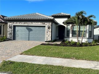 2122 Yellowfin CIR, Naples, FL 34114