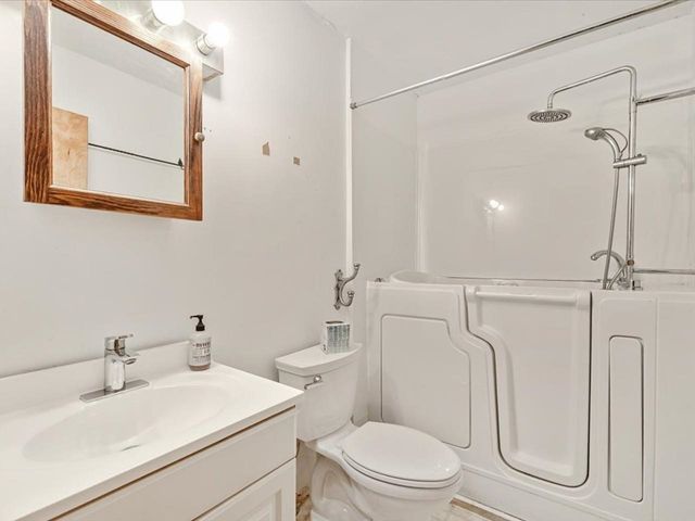 1255 Blockhouse Point Road, North Hero, VT 05474