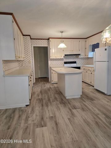 214 E Bladen Street, Bladenboro, NC 28320