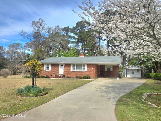 214 E Bladen Street, Bladenboro, NC 28320
