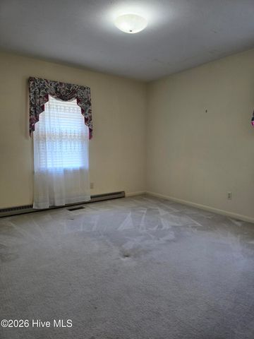 214 E Bladen Street, Bladenboro, NC 28320