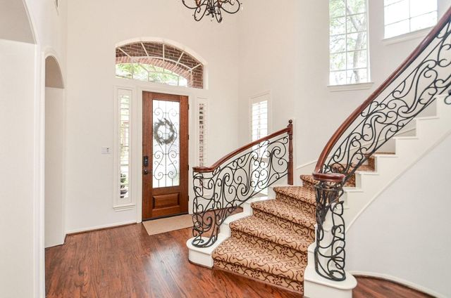19 Ambleside Crescent Drive, Sugar Land, TX 77479