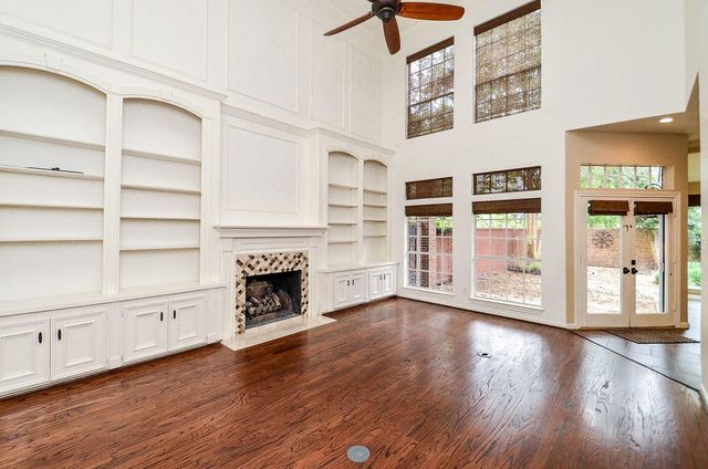 19 Ambleside Crescent Drive, Sugar Land, TX 77479