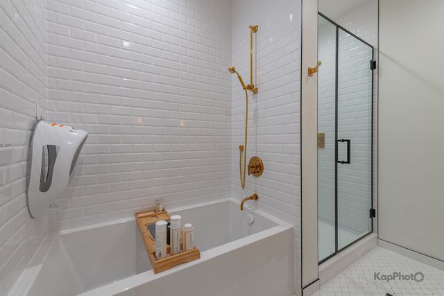 2646 W Augusta Boulevard 1, Chicago, IL 60622