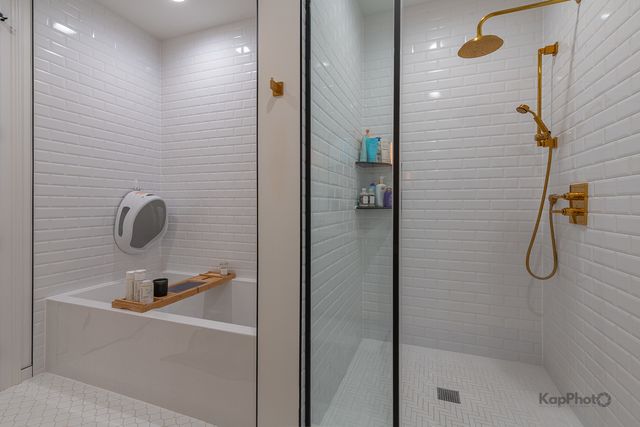 2646 W Augusta Boulevard 1, Chicago, IL 60622