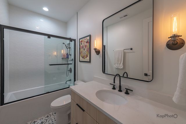 2646 W Augusta Boulevard 1, Chicago, IL 60622