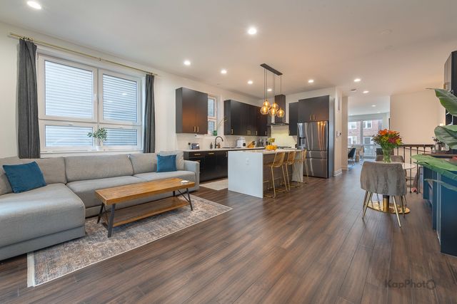 2646 W Augusta Boulevard 1, Chicago, IL 60622