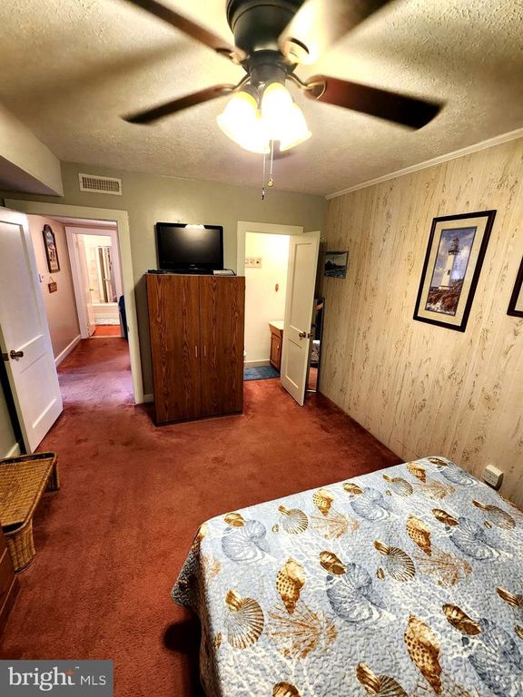 Image 10 of property listing at 110 10TH ST #1, Ocean City, MD 21842