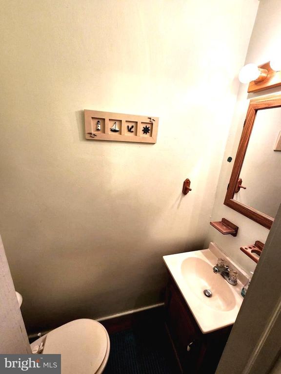 Image 11 of property listing at 110 10TH ST #1, Ocean City, MD 21842