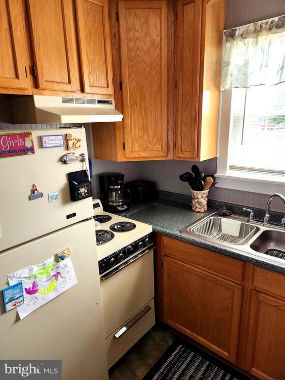 Image 16 of property listing at 110 10TH ST #1, Ocean City, MD 21842