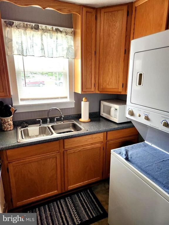 Image 17 of property listing at 110 10TH ST #1, Ocean City, MD 21842