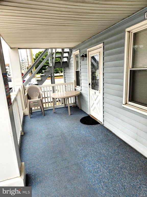 Image 3 of property listing at 110 10TH ST #1, Ocean City, MD 21842