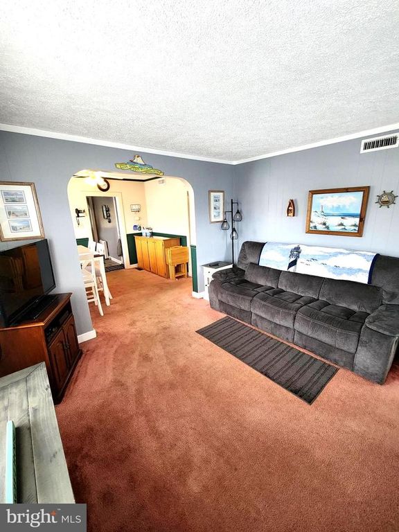 Image 4 of property listing at 110 10TH ST #1, Ocean City, MD 21842