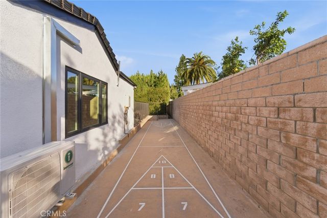 19510 Merridy, Northridge, CA 91324