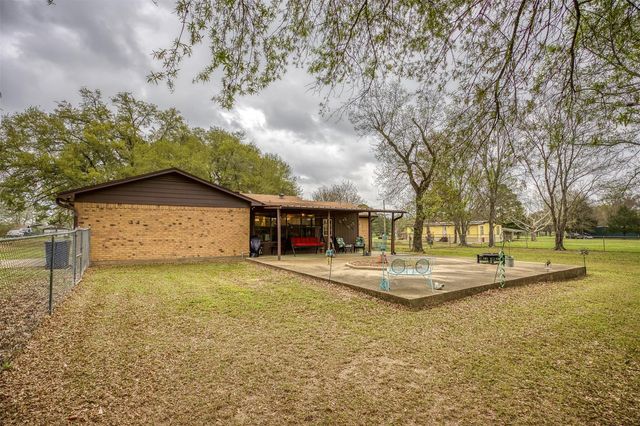 397 County Road 1500, Crockett, TX 75835