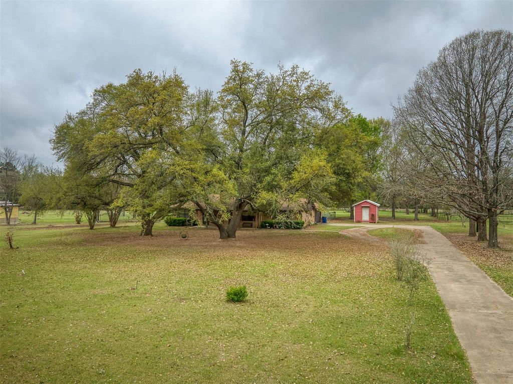 397 County Road 1500, Crockett, TX 75835