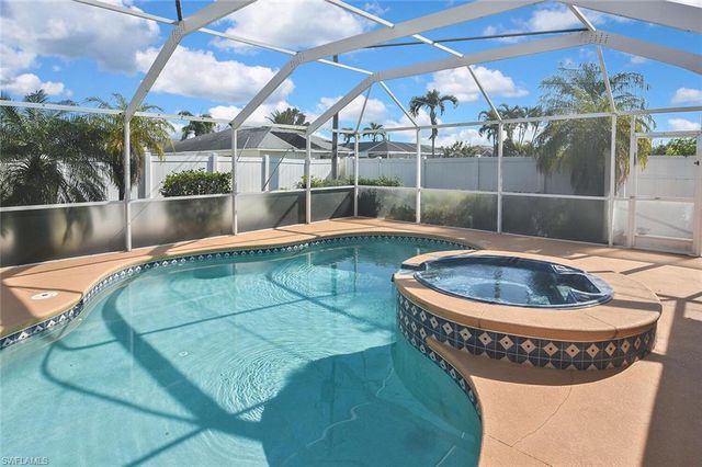 601 SE 15th TER, Cape Coral, FL 33990