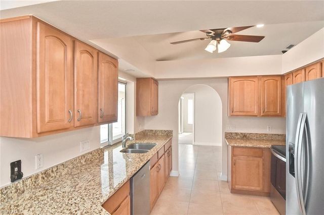 601 SE 15th TER, Cape Coral, FL 33990