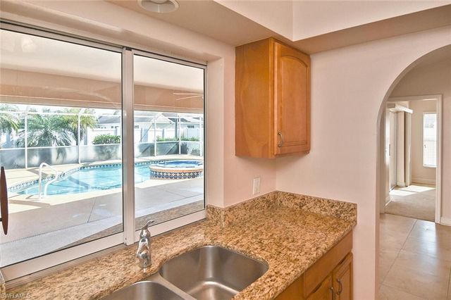 601 SE 15th TER, Cape Coral, FL 33990