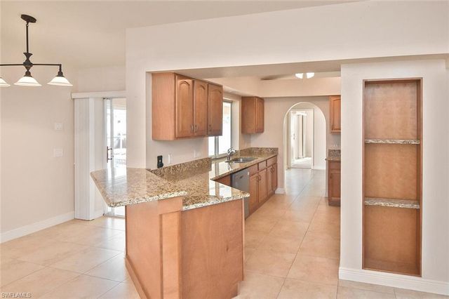 601 SE 15th TER, Cape Coral, FL 33990