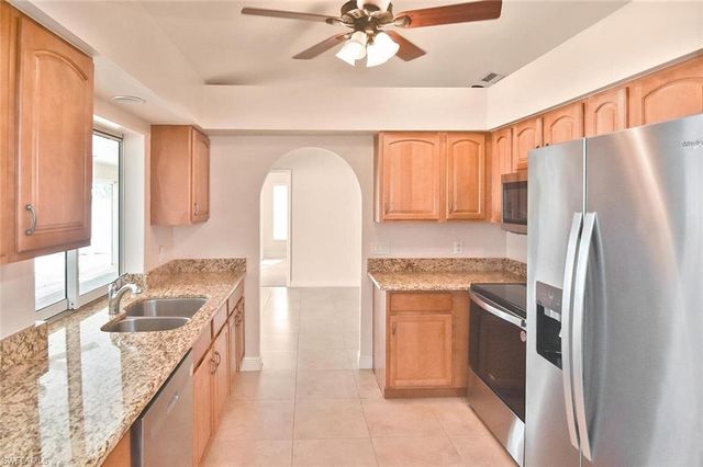 601 SE 15th TER, Cape Coral, FL 33990