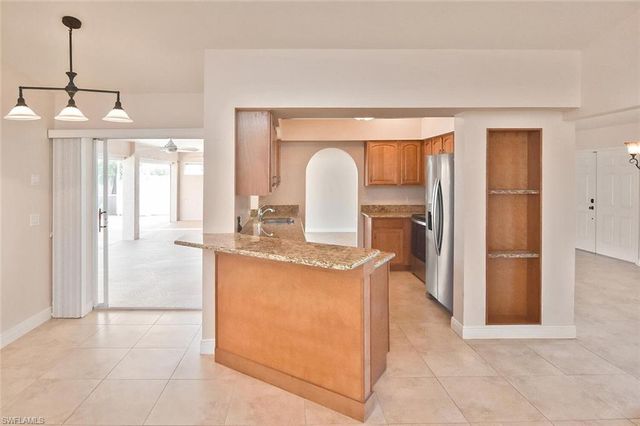 601 SE 15th TER, Cape Coral, FL 33990