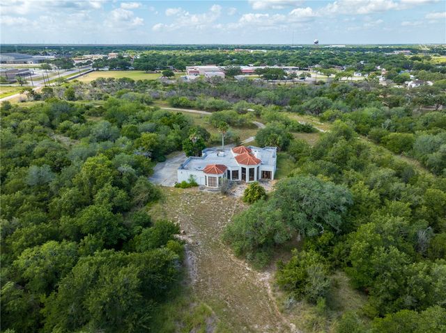 643 N Pirate Blvd, Sinton, TX 78387