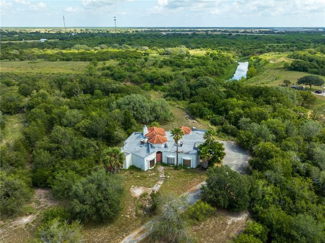 643 N Pirate Blvd, Sinton, TX 78387