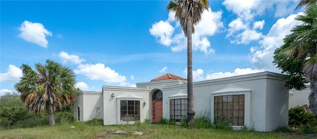 643 N Pirate Blvd, Sinton, TX 78387