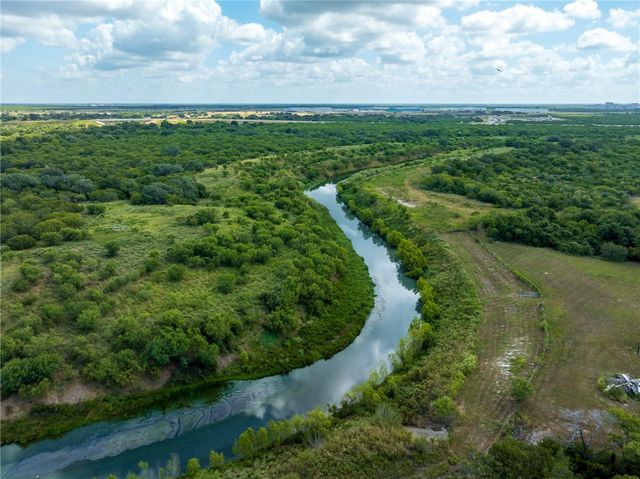 643 N Pirate Blvd, Sinton, TX 78387