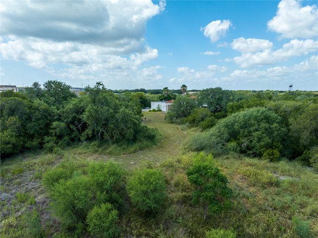 643 N Pirate Blvd, Sinton, TX 78387