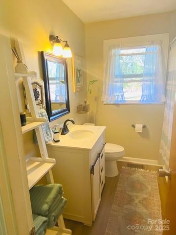 422 Mirror Lake Road, Salisbury, NC 28144