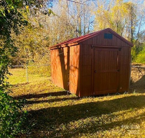 422 Mirror Lake Road, Salisbury, NC 28144