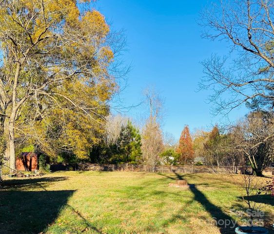 422 Mirror Lake Road, Salisbury, NC 28144