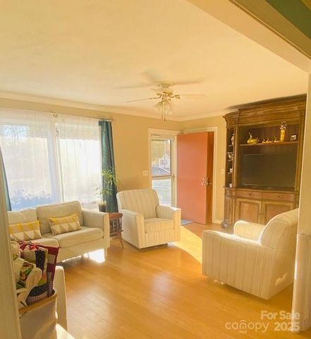 422 Mirror Lake Road, Salisbury, NC 28144