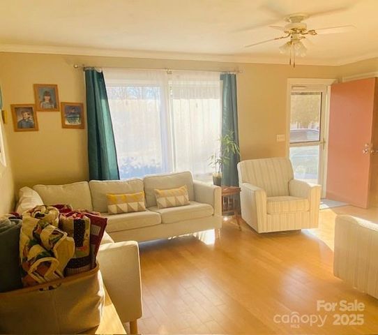 422 Mirror Lake Road, Salisbury, NC 28144