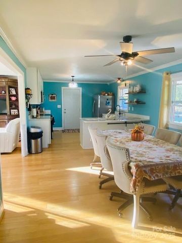 422 Mirror Lake Road, Salisbury, NC 28144