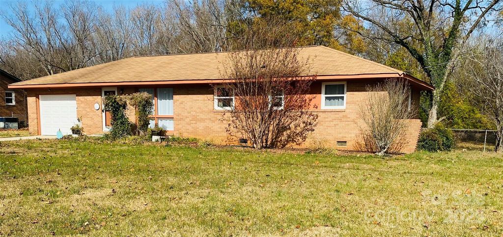 422 Mirror Lake Road, Salisbury, NC 28144