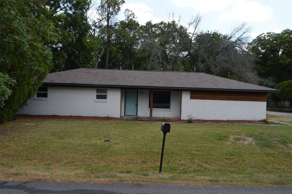 501 E 2nd Street, Quinlan, TX 75474