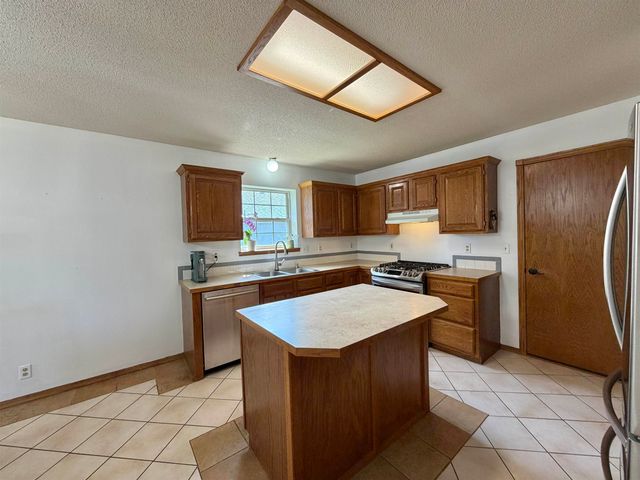 10413 W University Ct, Wichita, KS 67209