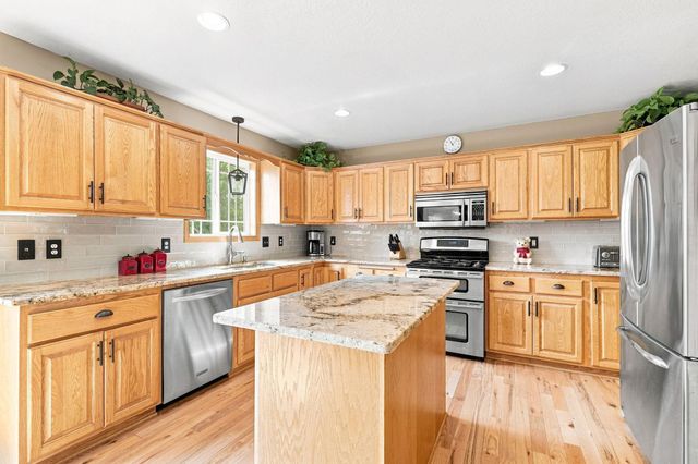 2412 Maple Court, Buffalo, MN 55313