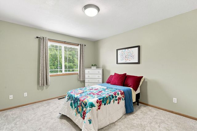 2412 Maple Court, Buffalo, MN 55313