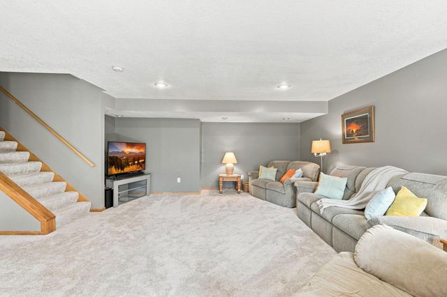 2412 Maple Court, Buffalo, MN 55313