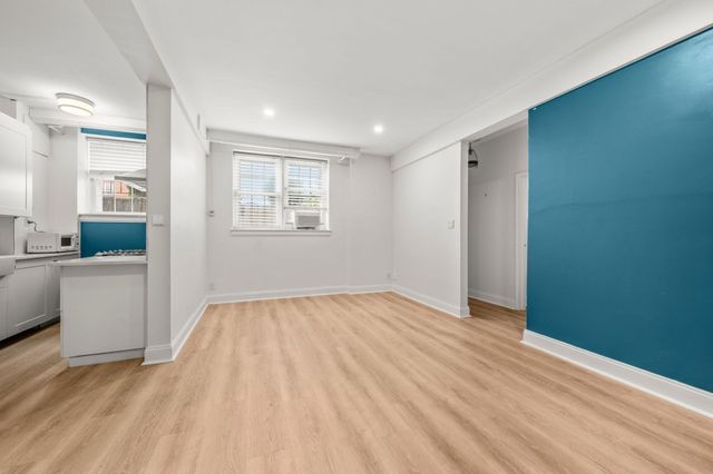 33 Lennon Ct 43, Boston, MA 02127