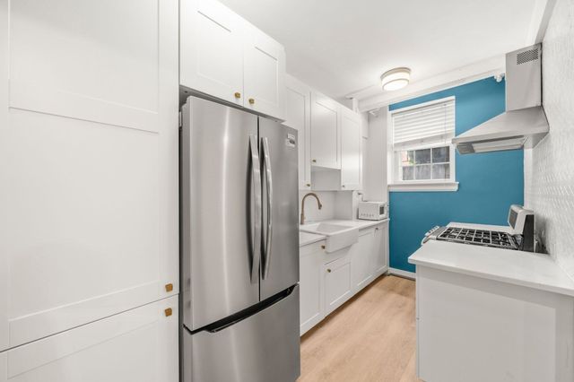 33 Lennon Ct 43, Boston, MA 02127