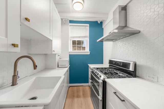 33 Lennon Ct 43, Boston, MA 02127
