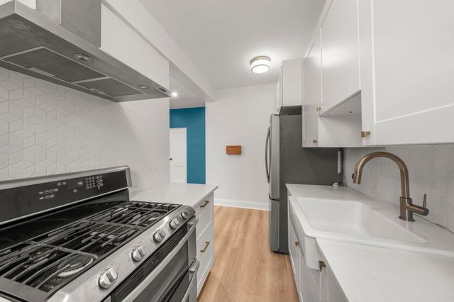33 Lennon Ct 43, Boston, MA 02127
