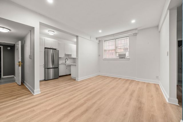 33 Lennon Ct 43, Boston, MA 02127