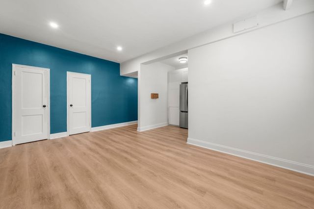 33 Lennon Ct 43, Boston, MA 02127