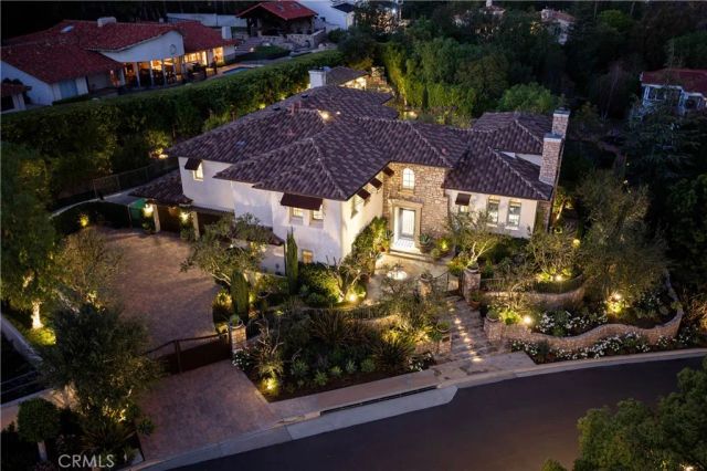 9981 Foxrun Road, North Tustin, CA 92705